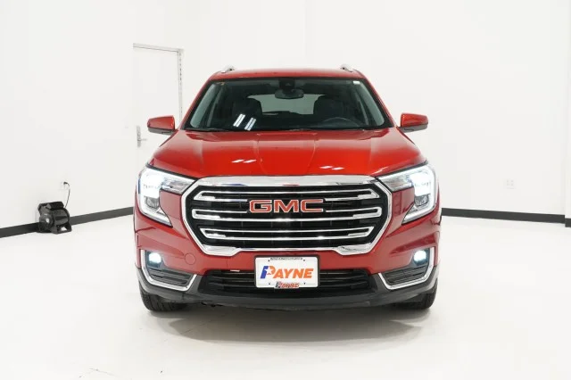 Used 2024  GMC SLT image 3