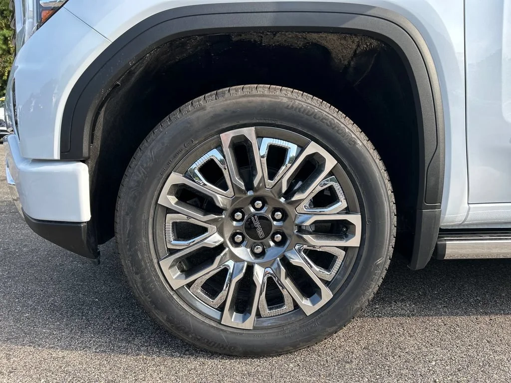 New 2026 Glacier White Tricoat GMC Denali Ultimate image 10