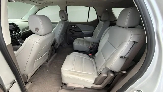 Used 2019 SILVER ICE METALLIC Chevrolet Premier image 20