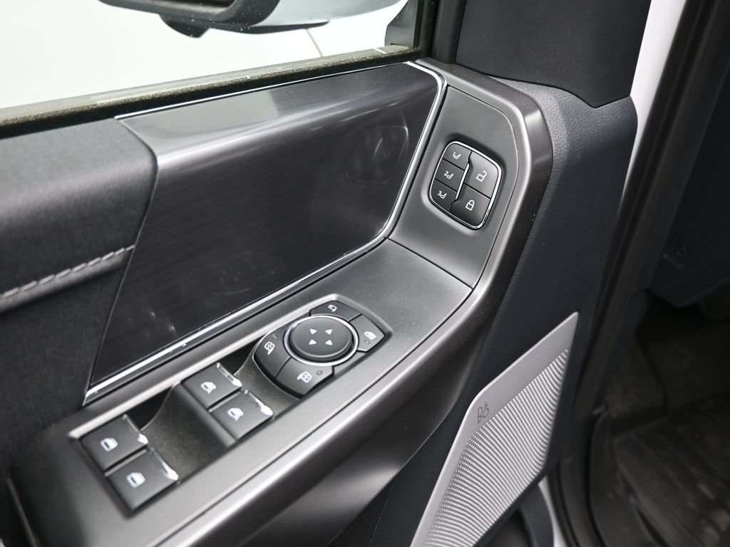 New 2025 Oxford White Ford Lariat image 11