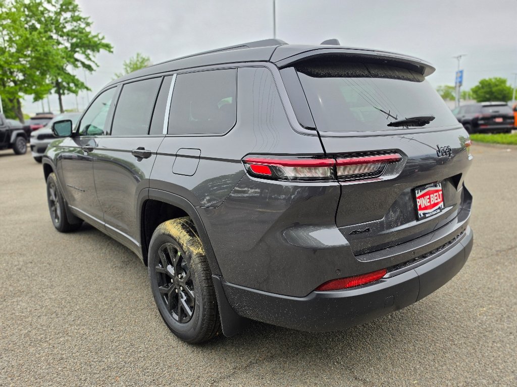 New 2026 Baltic Gray Metallic Clear-Coat Exterior Paint Jeep Laredo image 10