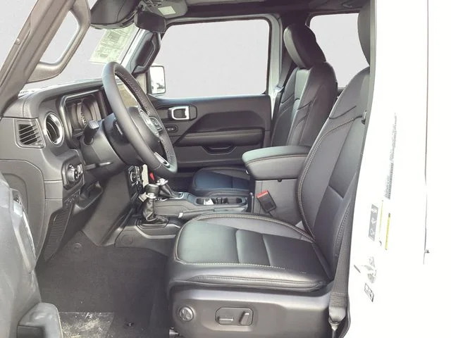 New 2026 Bright White Clearcoat Jeep SAHARA 4X4 image 10