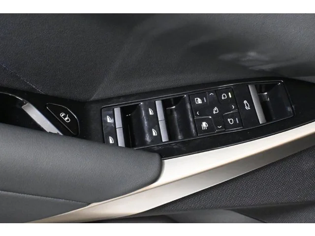 New 2027 Mineral White Metallic BMW 40 xDrive image 24