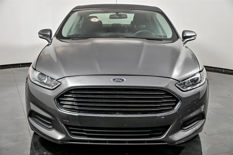 Used 2013 Sterling Gray Metallic Ford SE image 4