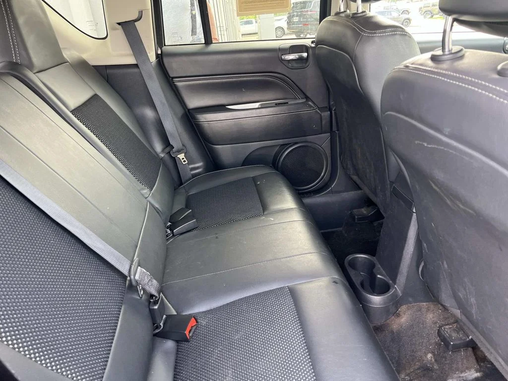 Used 2015 Silver Jeep Latitude image 14