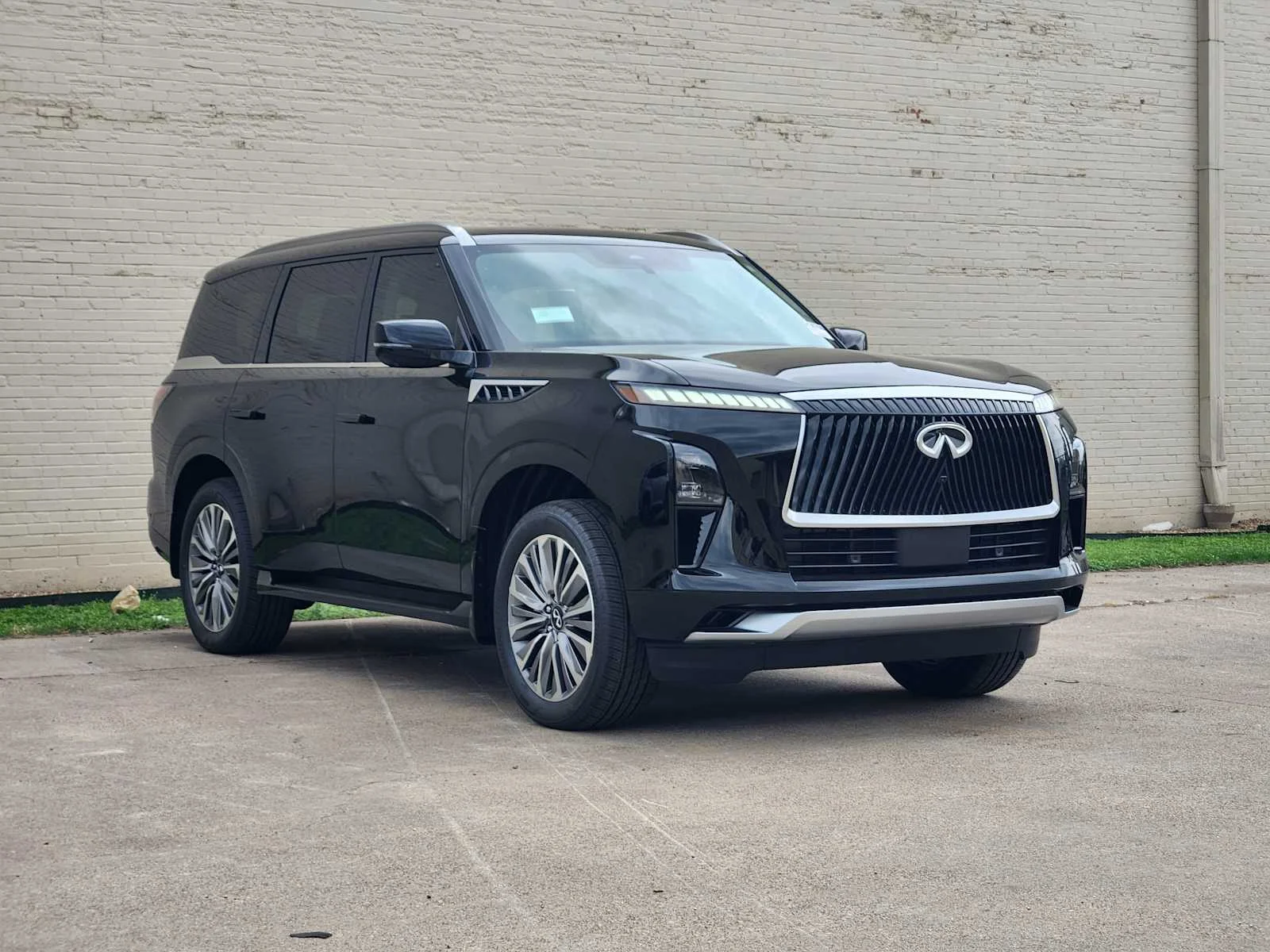 New 2026 BLACK OBSIDIAN INFINITI Luxe 2WD image 2