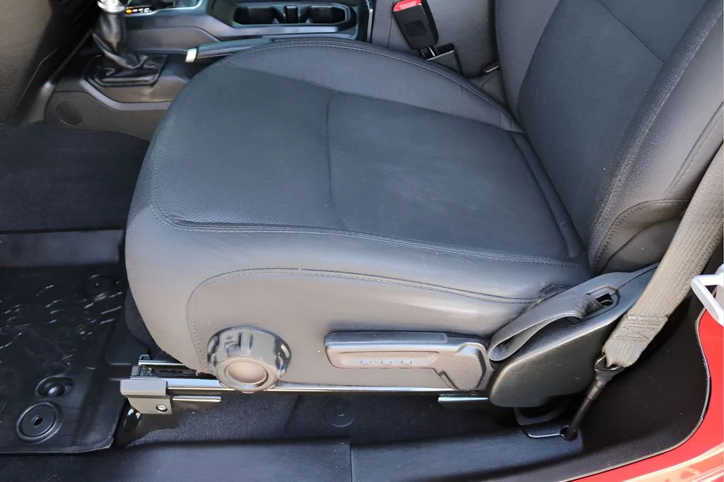 Used 2020 Red Jeep Sport S image 12
