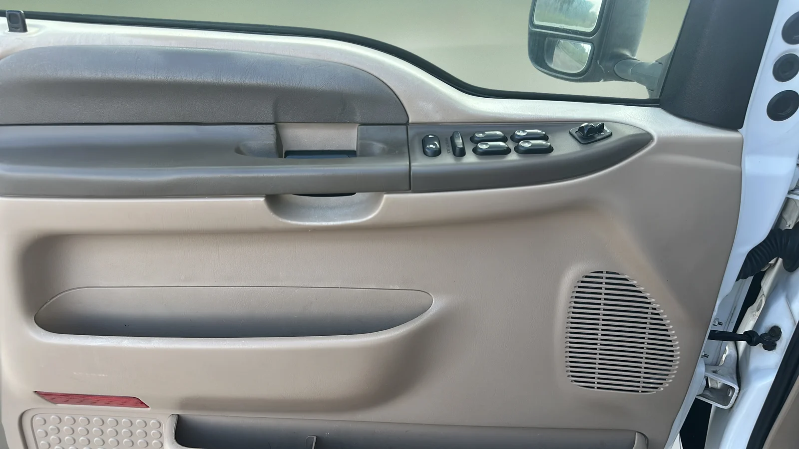 Used 2004 White Ford Lariat image 17