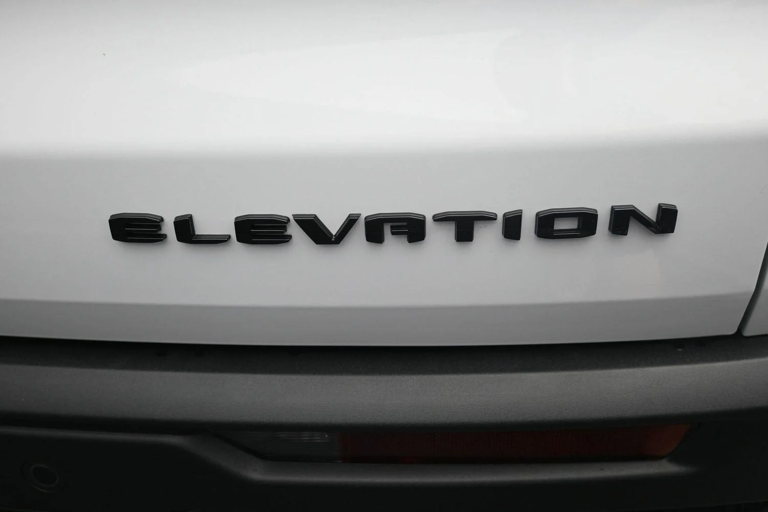 New 2026 Summit White GMC Elevation image 17