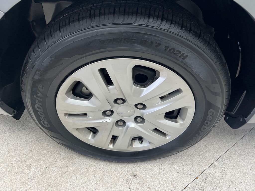 Used 2020 Silver Dodge SE image 9