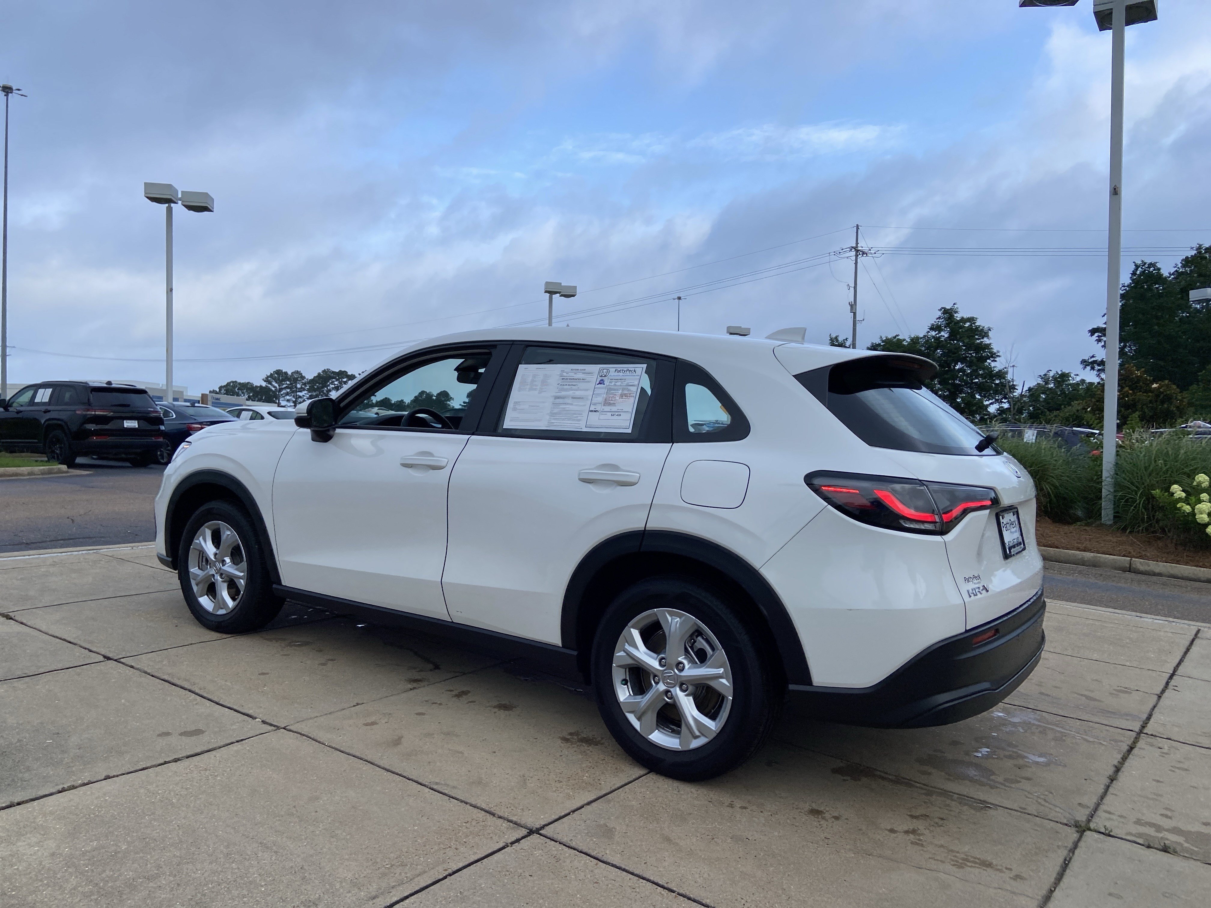 Used 2025 Platinum White Pearl Honda LX image 8