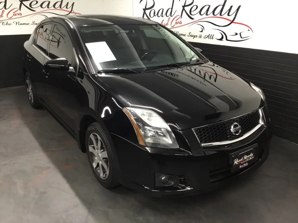 Used 2012 Black Nissan 2.0 SR image 2