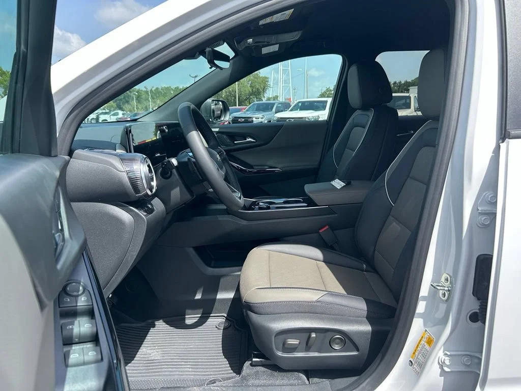 New 2027 Summit White Chevrolet LT image 14