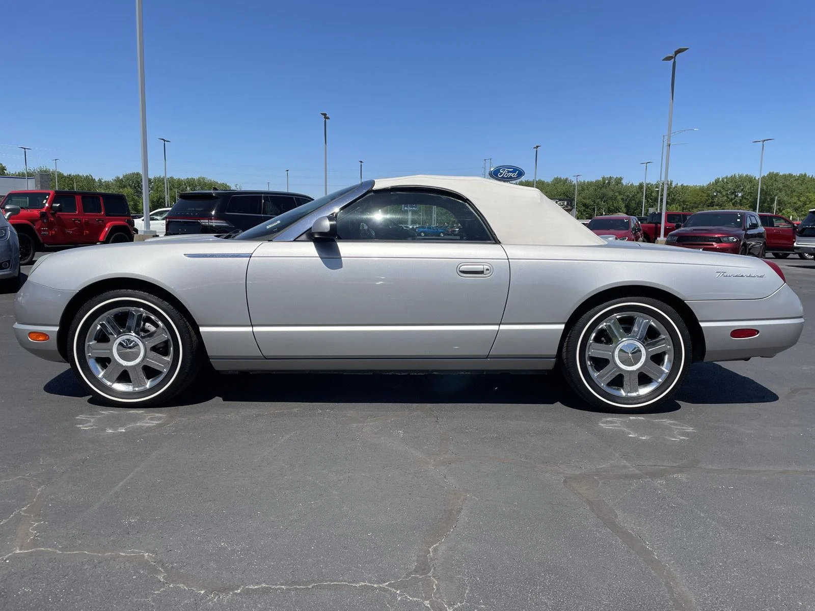 Used 2005 Platinum Silver Ford Deluxe image 2