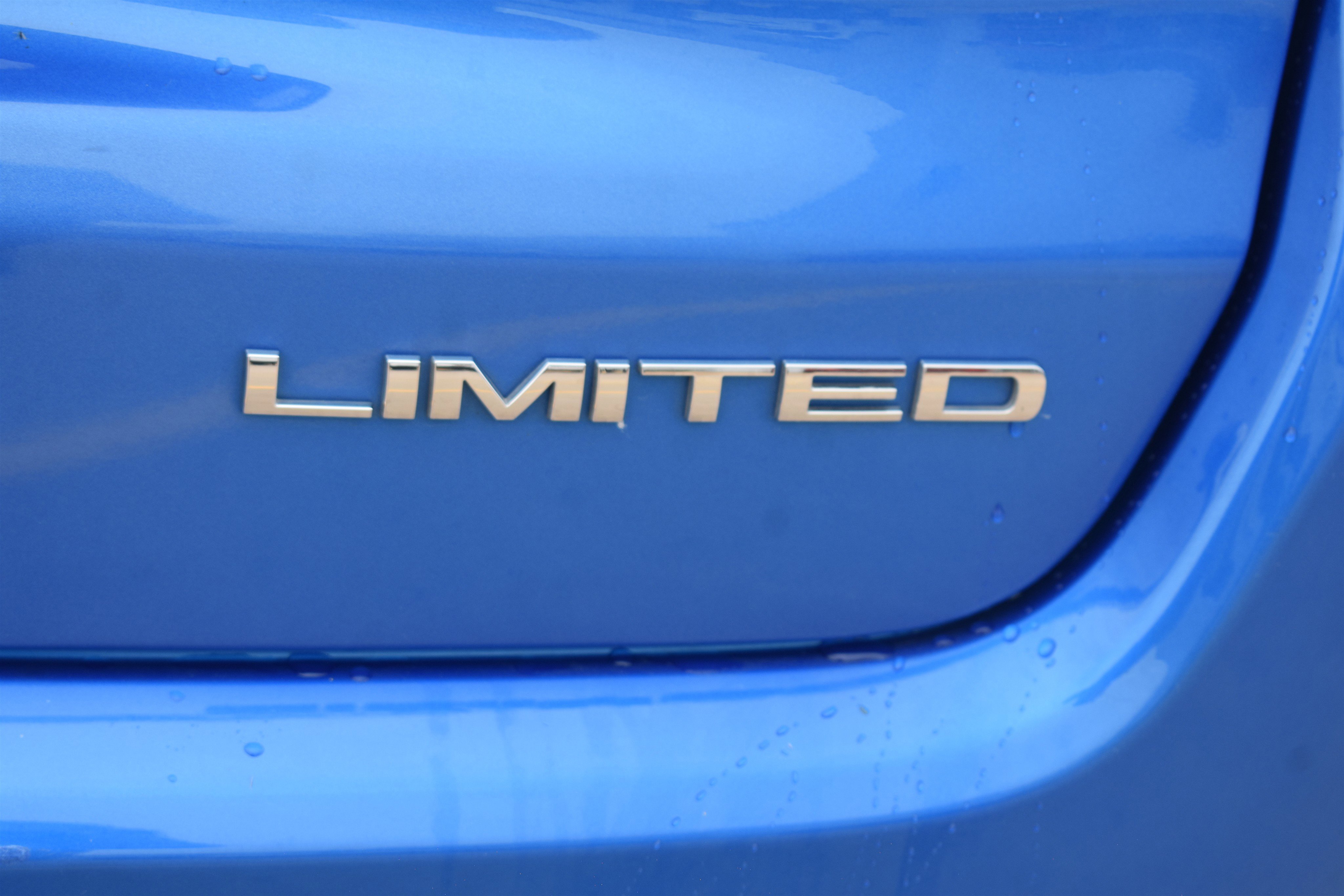 Used 2025 Hydro Blue Pearlcoat Jeep Limited image 8