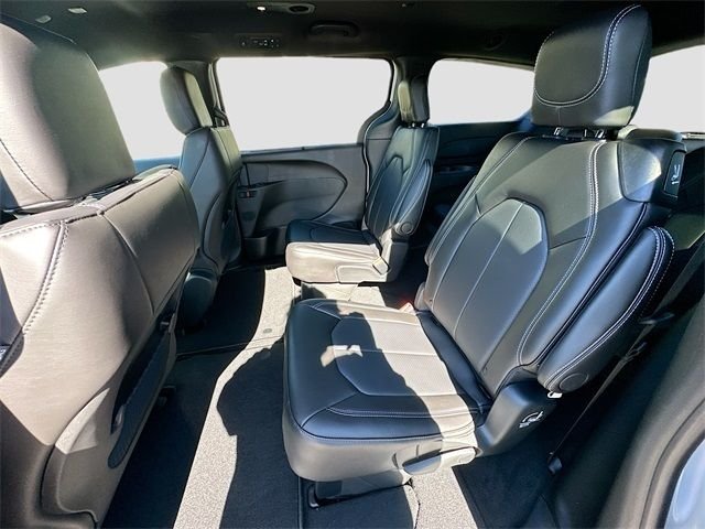 New 2026 Bright White Clear-Coat Exterior Paint Chrysler LX image 16