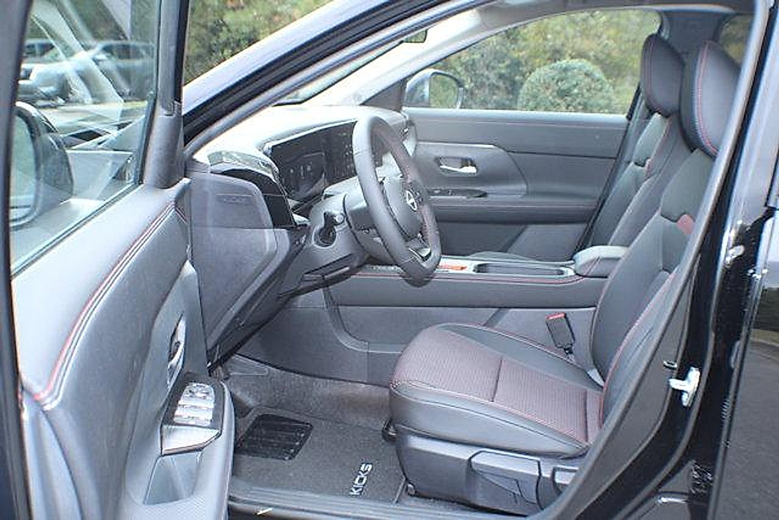 2026 Nissan KICKS SR - Photo 11