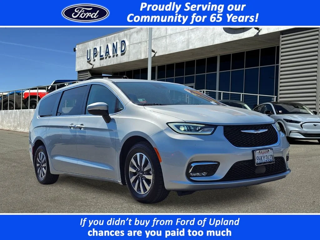 2023 Chrysler Pacifica Hybrid Touring L Hybrid's photo