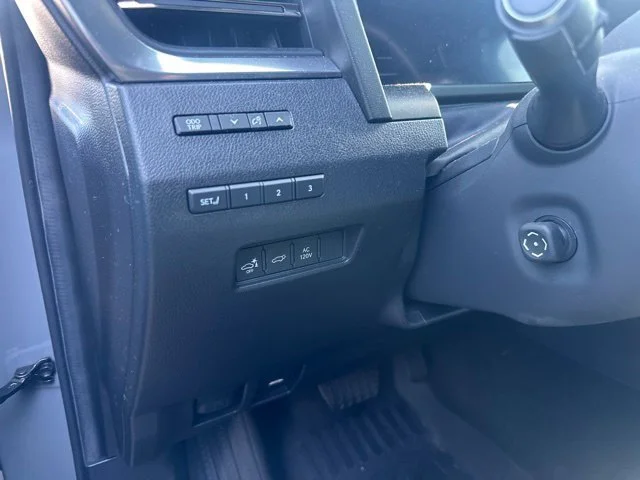 Used 2024  Lexus 550 Premium+ image 17