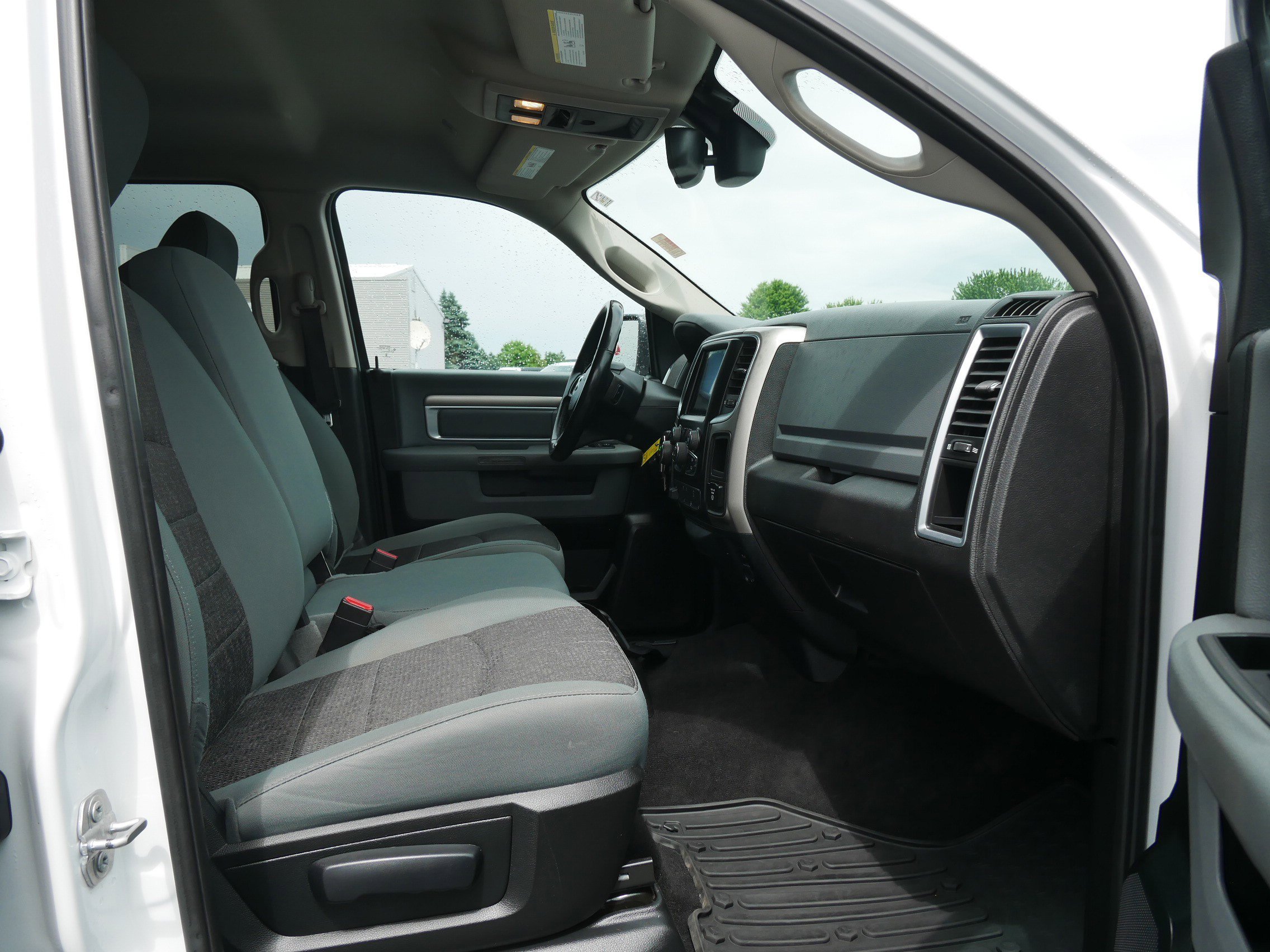 Used 2018 Bright White Clearcoat Ram SLT image 13