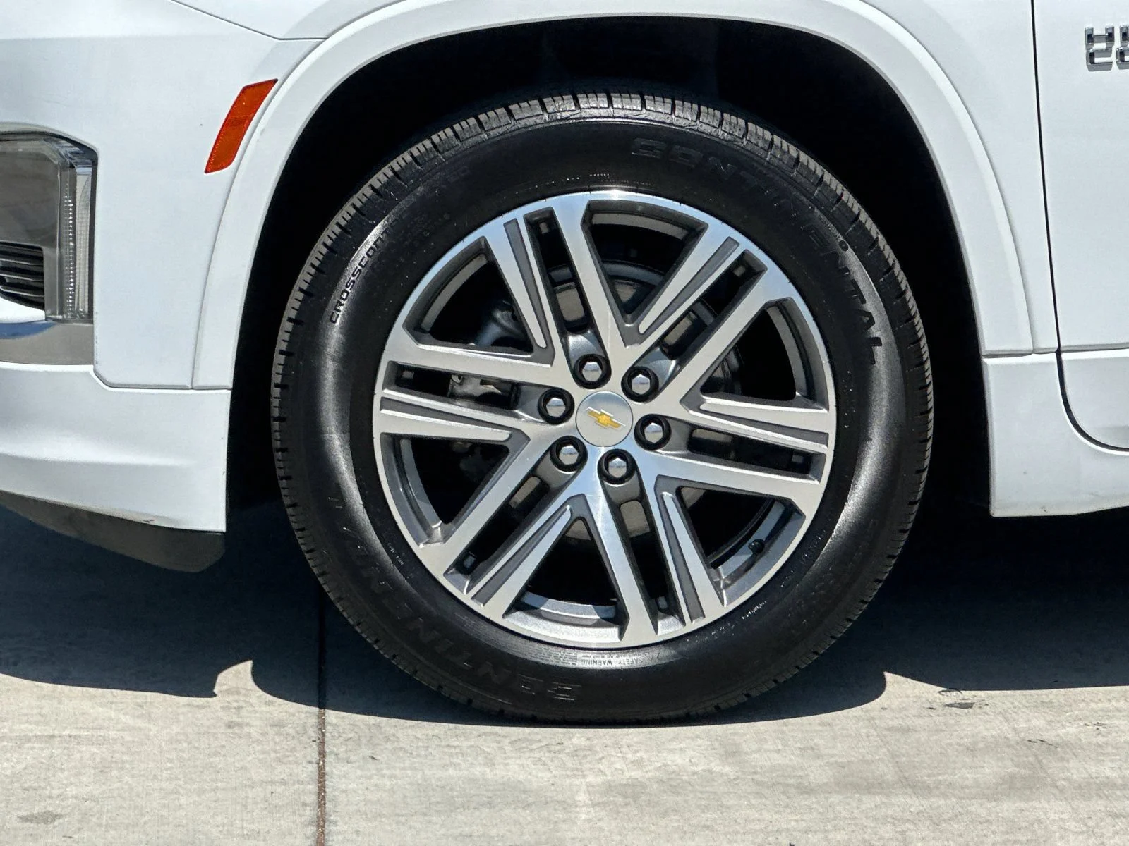 Used 2023 SUMMIT WHITE Chevrolet High Country image 27