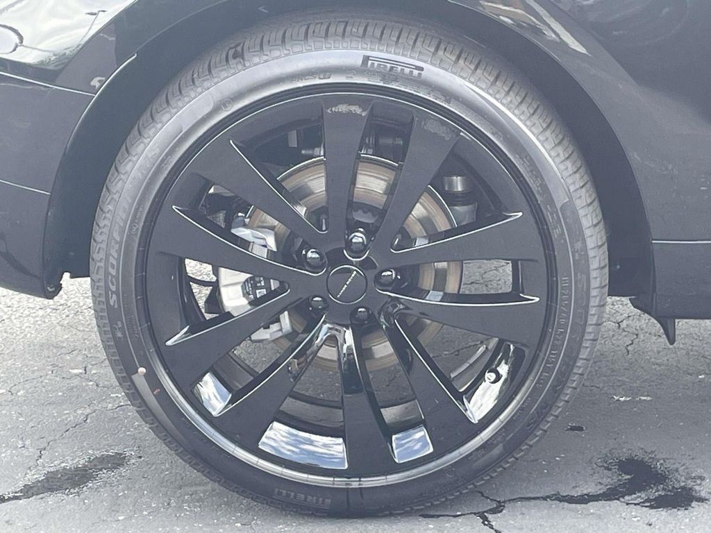 New 2026 Santorini Black Land Rover Dynamic SE image 6