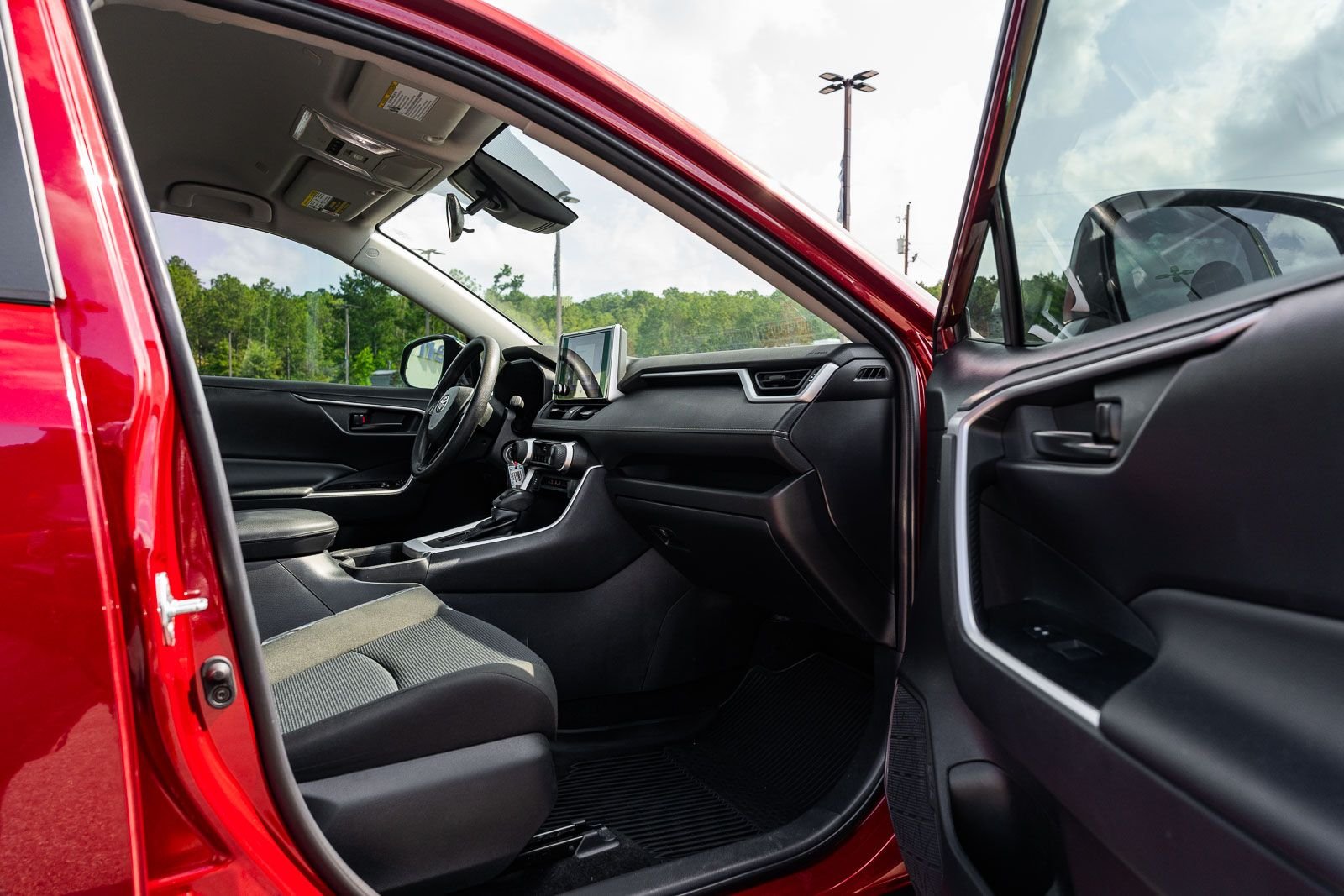 2023 Toyota RAV4 LE - Photo 11