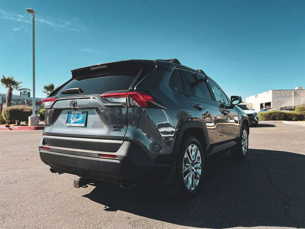 Used 2025 Magnetic Gray Metallic Toyota XLE Premium image 9
