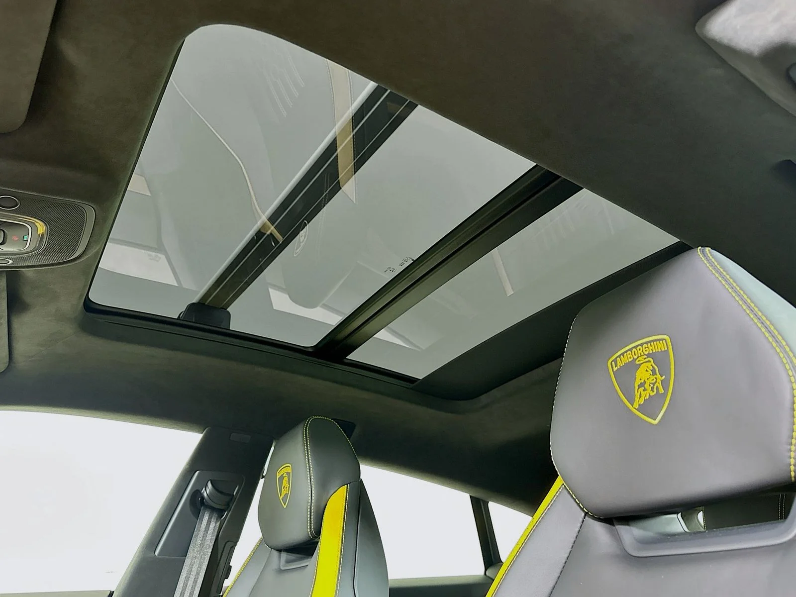 Used 2025 Yellow Lamborghini  image 28