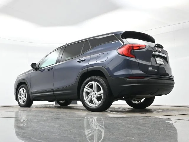 Used 2018 BLUE STEEL METALLIC GMC SLE image 27
