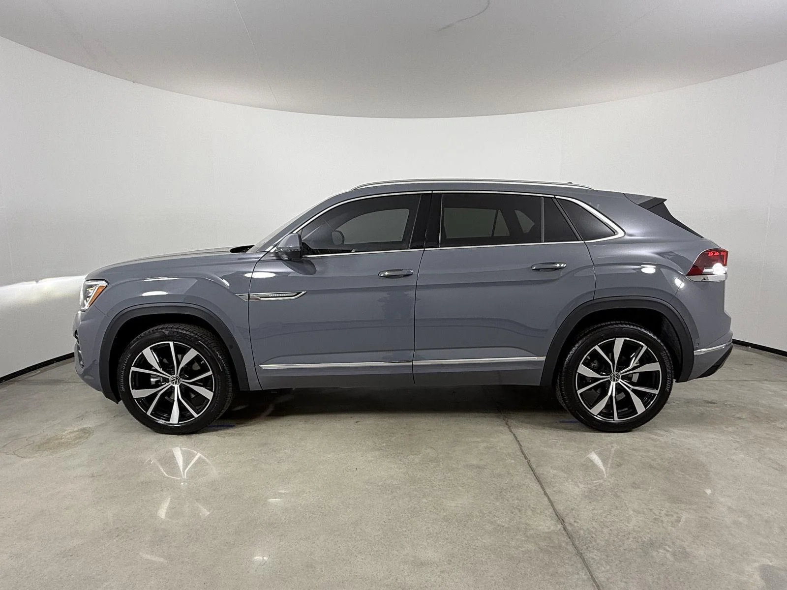 New 2026 Pure Gray Volkswagen 2.0T SEL Premium R-Line image 8