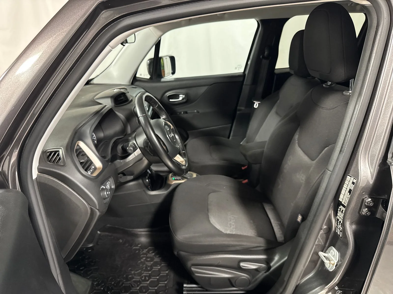 Used 2017 Granite Crystal Metallic Clearcoat Jeep Latitude image 2