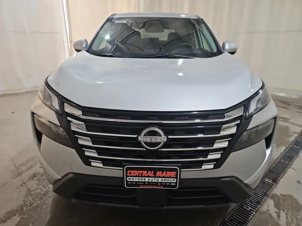 Used 2025 Brilliant Silver Metallic Nissan SV image 10