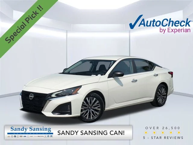 Used 2025 White Nissan 2.5 SV image 1