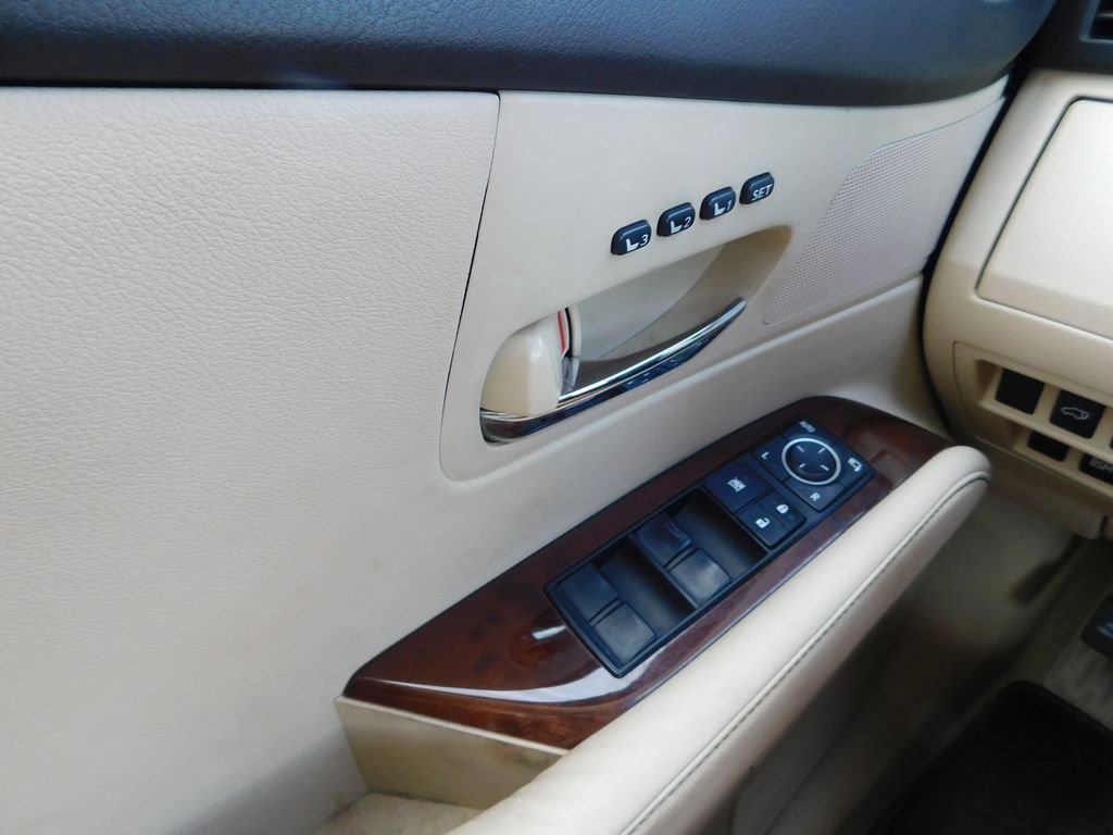 Used 2015 White Lexus 350 image 30