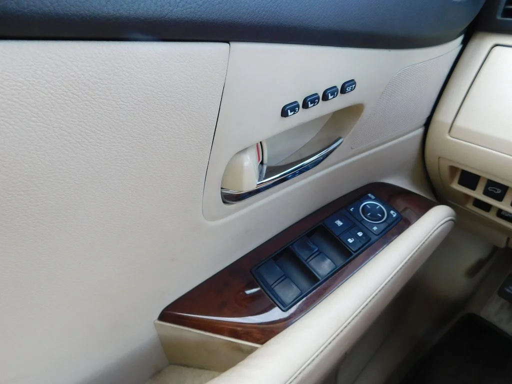 Used 2015 White Lexus 350 image 30