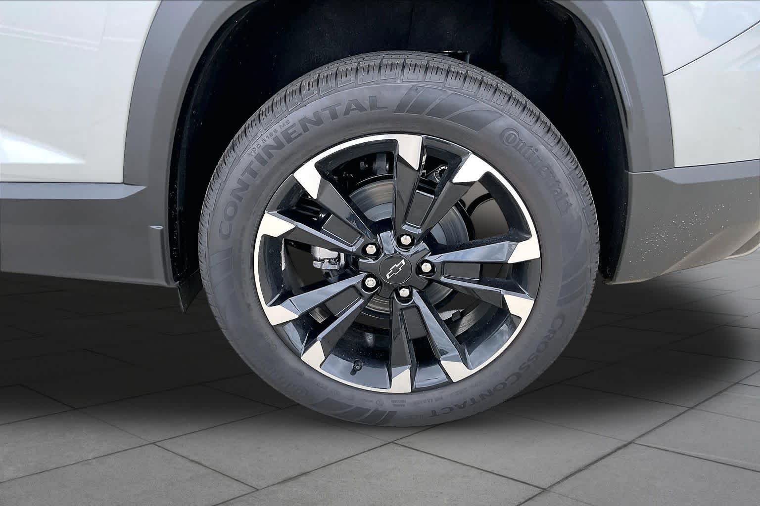 2027 Chevrolet Equinox RS - Photo 12