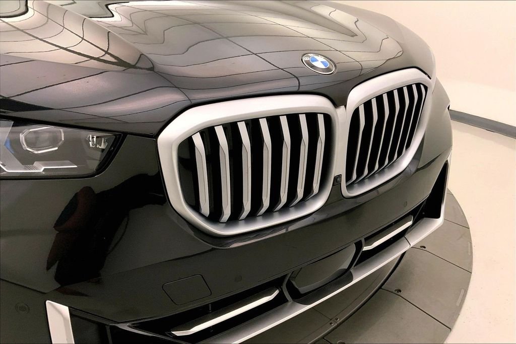 Used 2026 Black Sapphire Metallic BMW  image 29