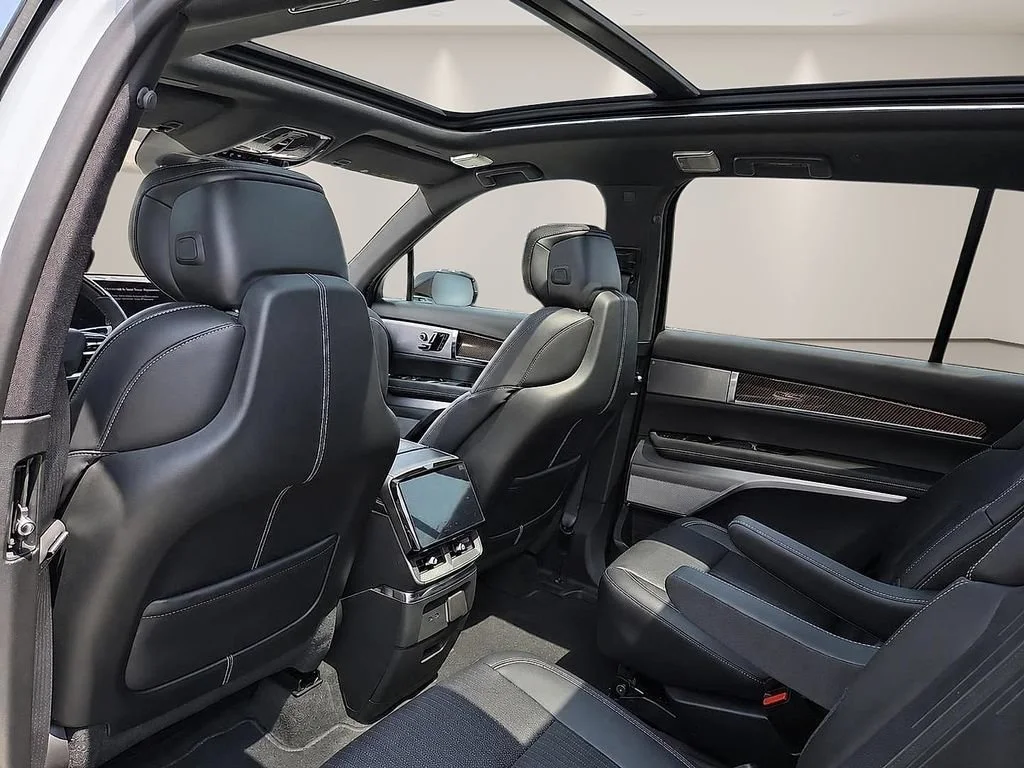 2027 Cadillac VISTIQ Luxury - Photo 10