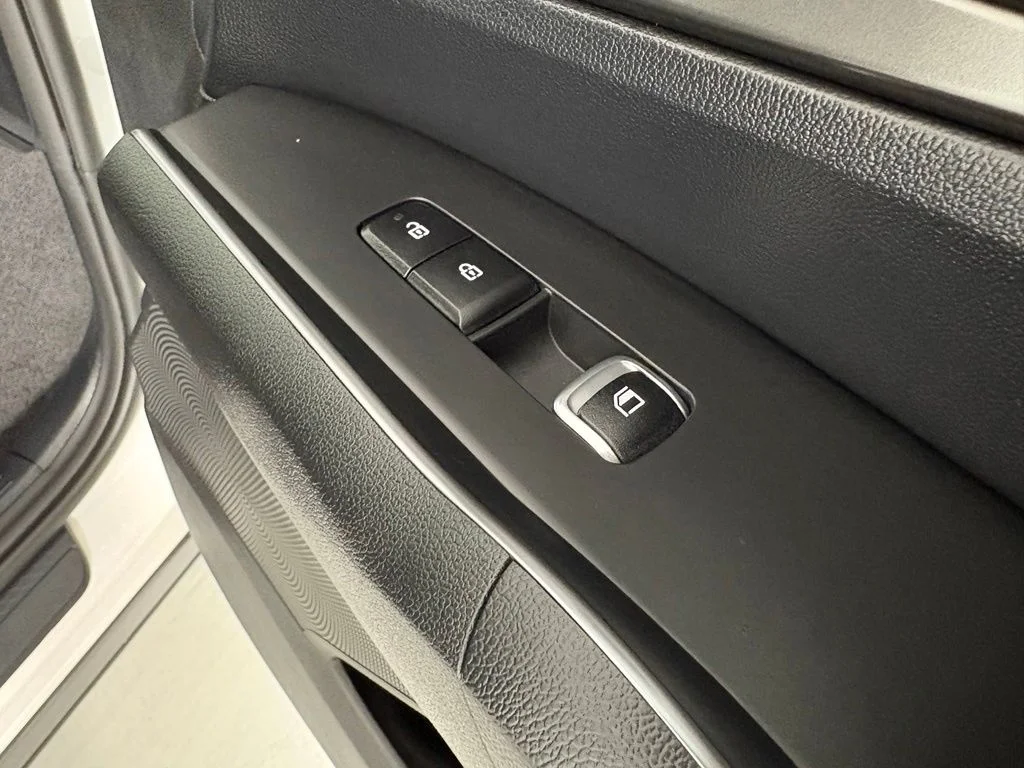 New 2026 Snow White Pearl Kia EX image 13