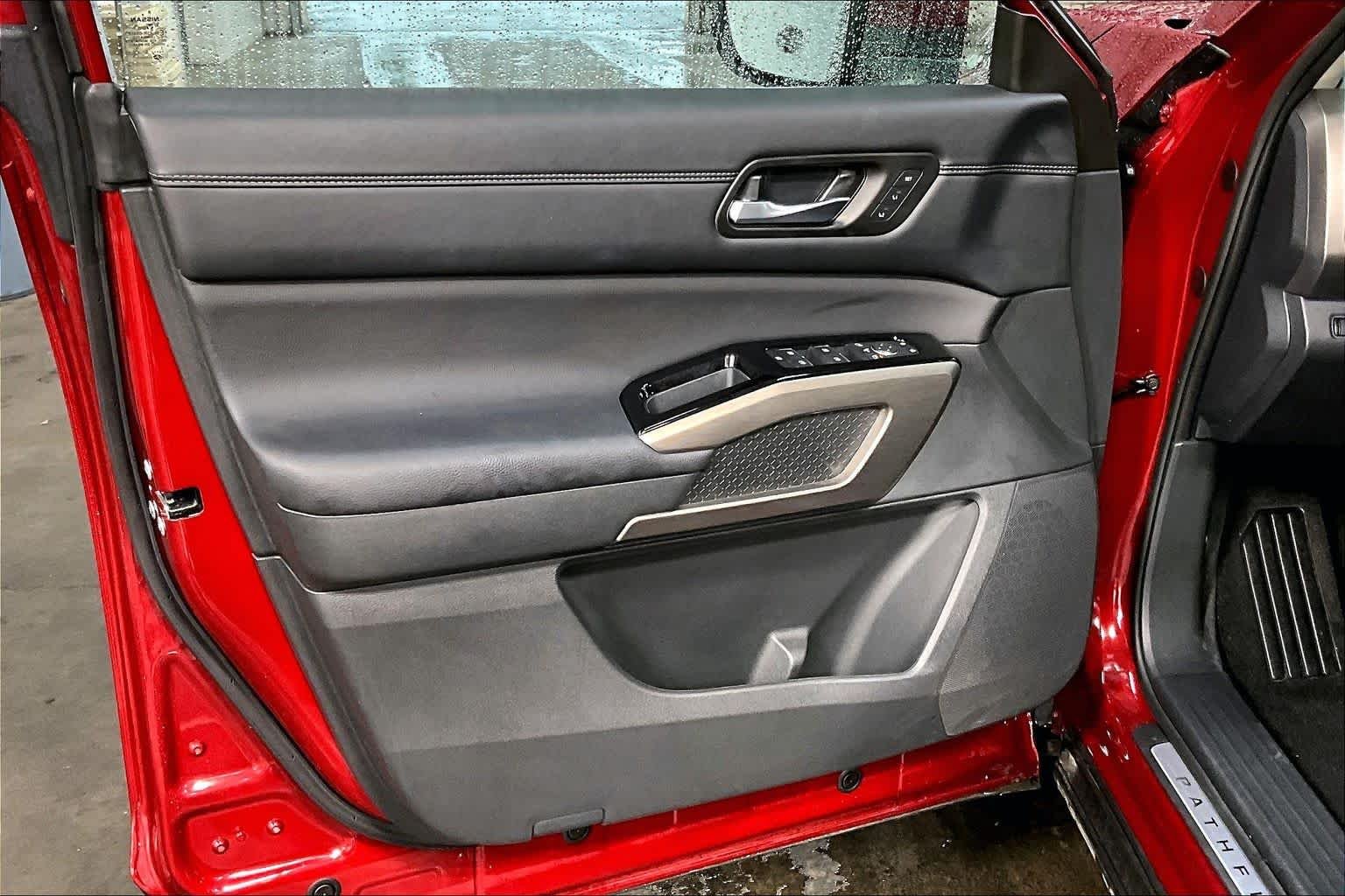 Used 2025 Scarlet Ember Tintcoat Nissan Platinum image 22