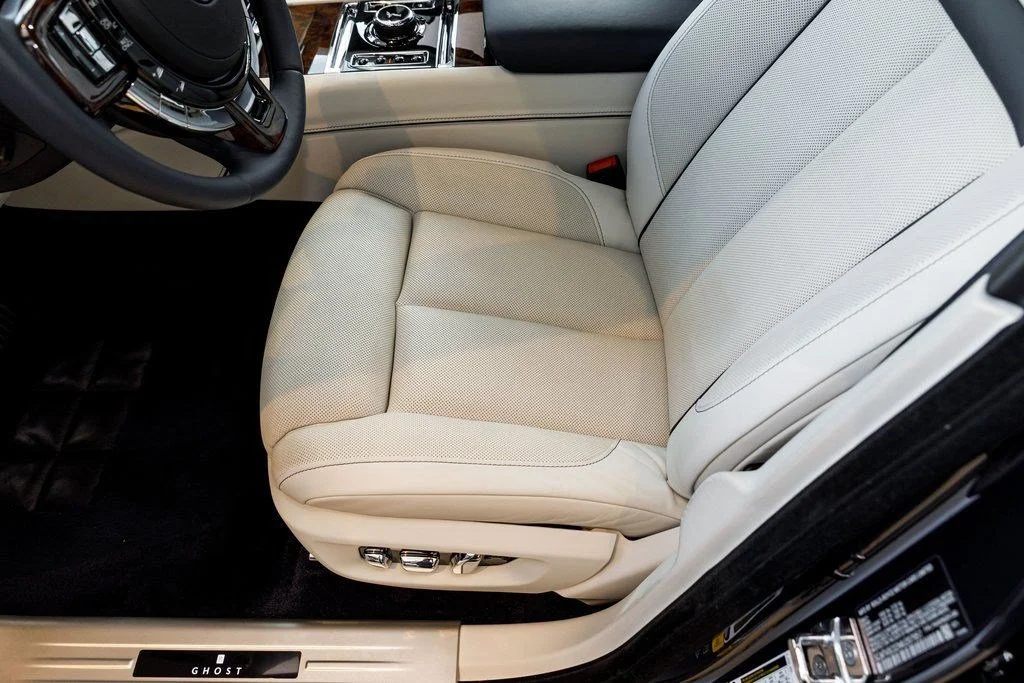 Used 2021 Midnight Sapphire Rolls-Royce  image 24