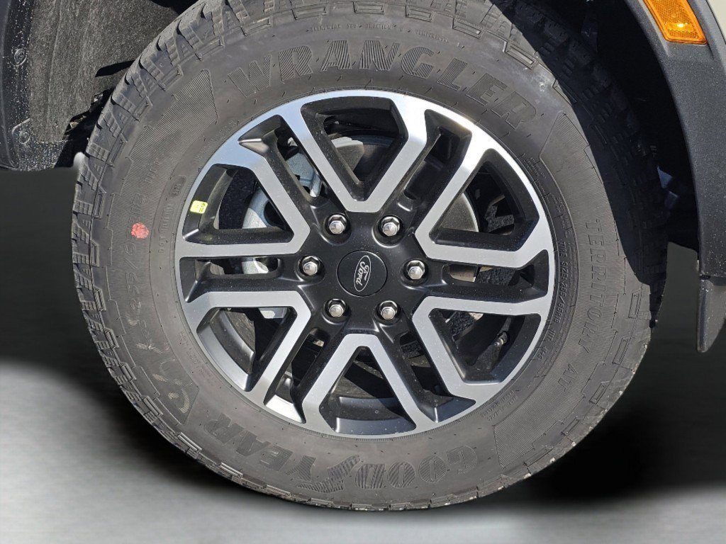 New 2025 Desert Sand Ford LARIAT image 20