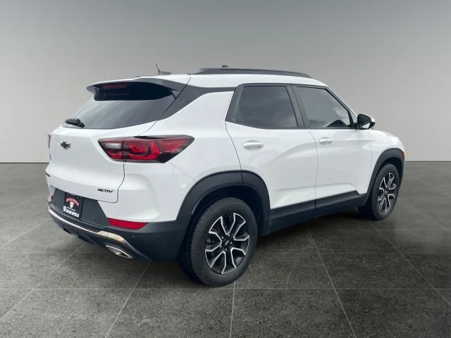 Used 2024 Summit White Chevrolet ACTIV image 5