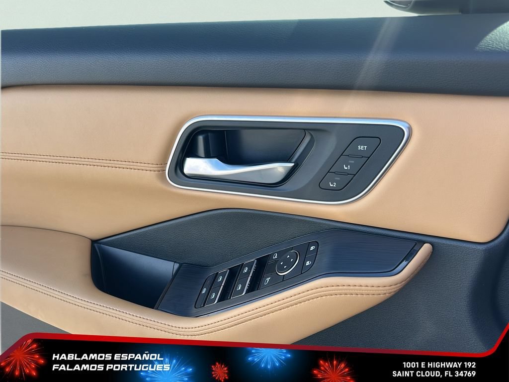 Used 2023 Black Nissan Platinum FWD image 13
