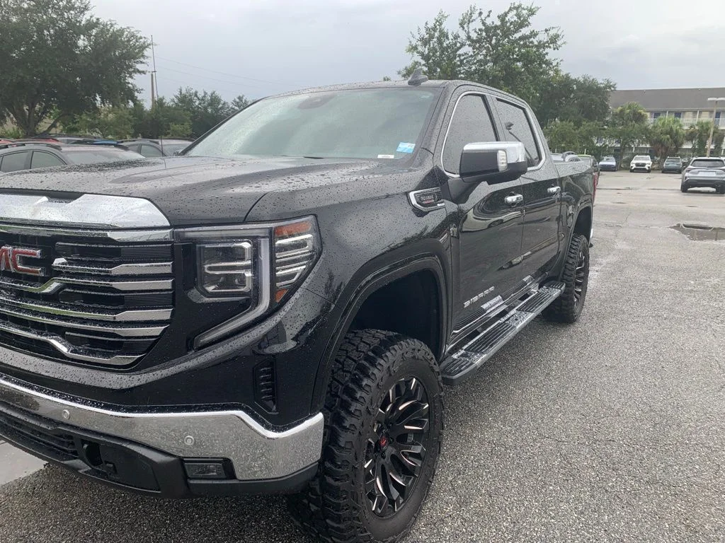 Used 2022 Black GMC SLT image 2