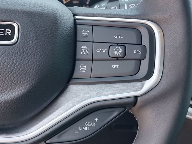New 2026 Bright White Clear-Coat Exterior Paint Jeep Limited Altitude image 19