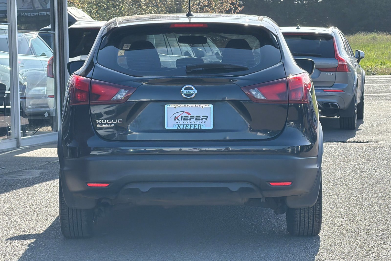 Used 2019 Magnetic Black Pearl Nissan S image 5