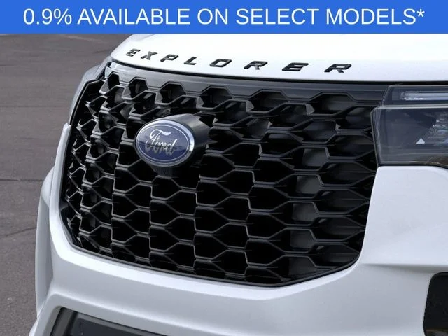New 2026 Star White Metallic Tri-Coat Ford ST-Line image 17