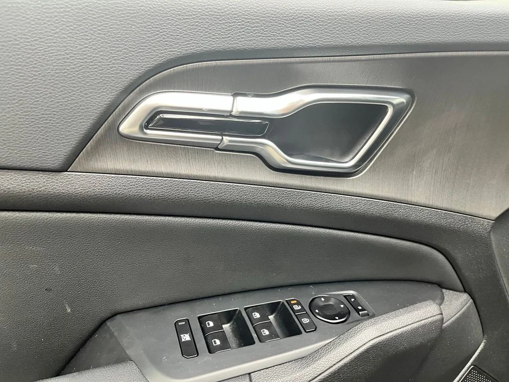Used 2026 Black Kia X-Line image 19